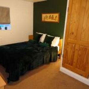 Lovely Rooms In A Quiet Place Of Woking Exterior photo